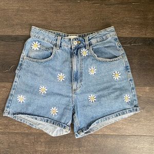 zara daisy mom shorts